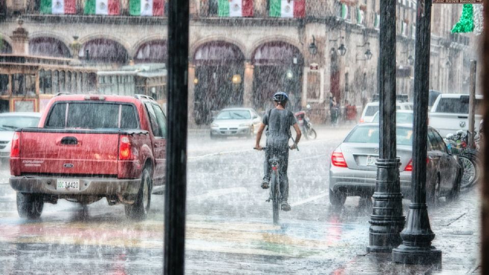 El huracán Fernanda causará lluvias intensas