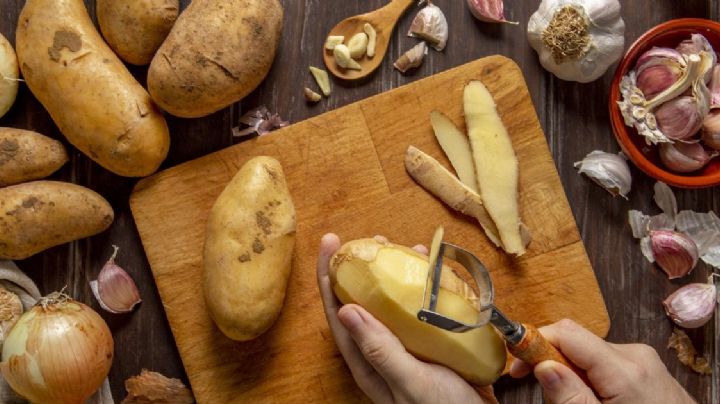 ¿Sabes cuál es el correcto uso del pelador de papas? | VIDEO