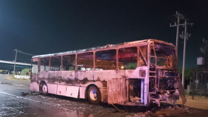 Se incendia camión de transporte de personal cerca del Puente de Los Aguacates