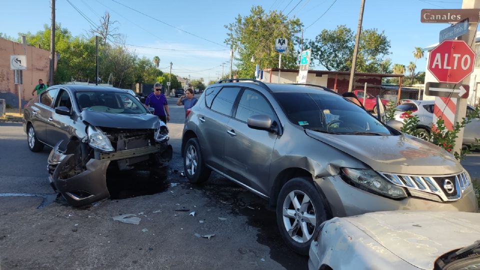 La mujer no se percató que el sentido era contrario al que estaba conduciendo, provocando el accidente vial