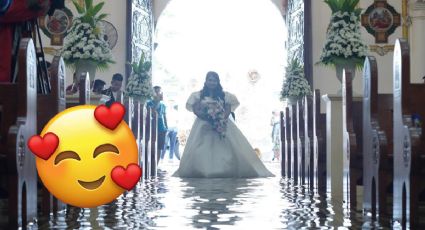 ¡Triunfó el amor! Enamorados se casa en pleno tormenta y con la iglesia inundada | VIDEO