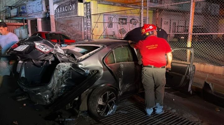 Coreanos manejan en contra y provocan fuerte accidente en Monterrey