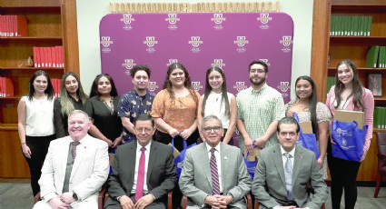 Donan computadoras a alumnos de TAMIU