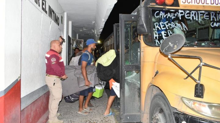 Ante pronóstico de intensas lluvias, migrantes venezolanos son llevados a refugios municipales