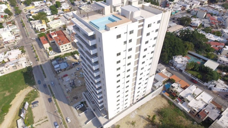 Hombre se lanzó del octavo piso de un edificio sobre Avenida Faja de Oro