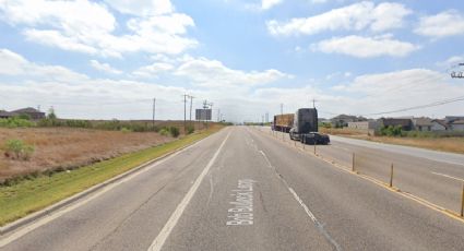 Vuelca tráiler en bulevar Bob Bullock de Laredo, Texas