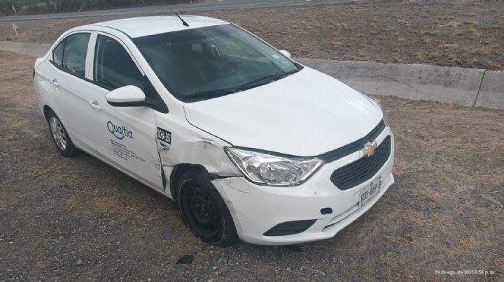 A bordo de carro de empresa, choca a exceso de velocidad en el bulevar Colosio