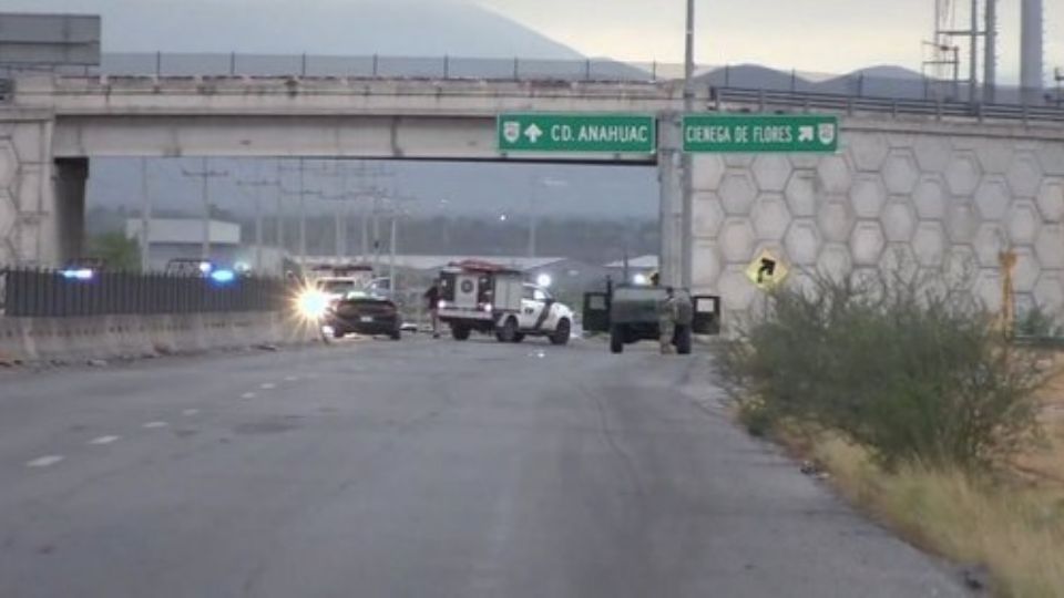 Tres cuerpos fueron colgados en puente de Salinas Victoria.