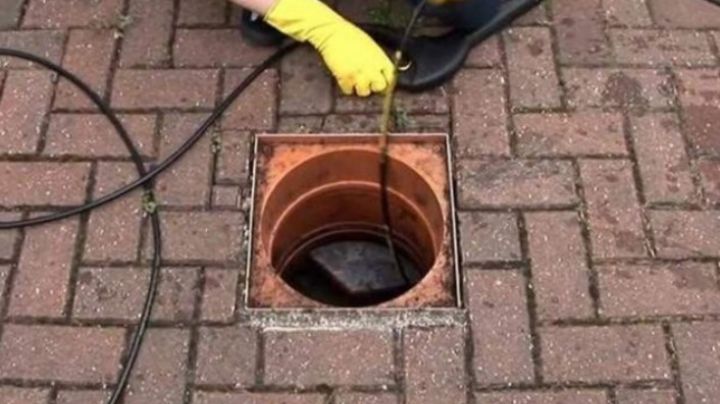 Te damos tres consejos prácticos para mantener limpias las alcantarillas de tu patio