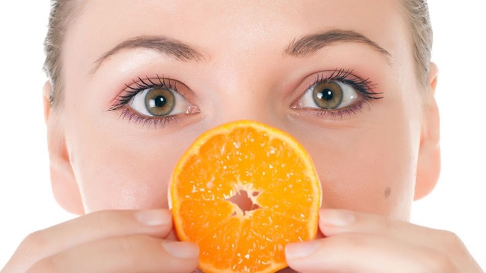 Los grandes beneficios de la vitamina C de harán más bella y joven