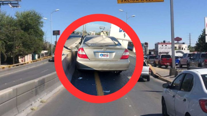 Conductor se impacta contra muro de contención y destroza su vehículo en Carretera Nacional