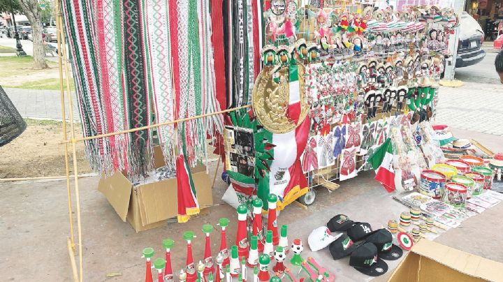 Llenan plazas y calles de Nuevo Laredo con los colores patrios