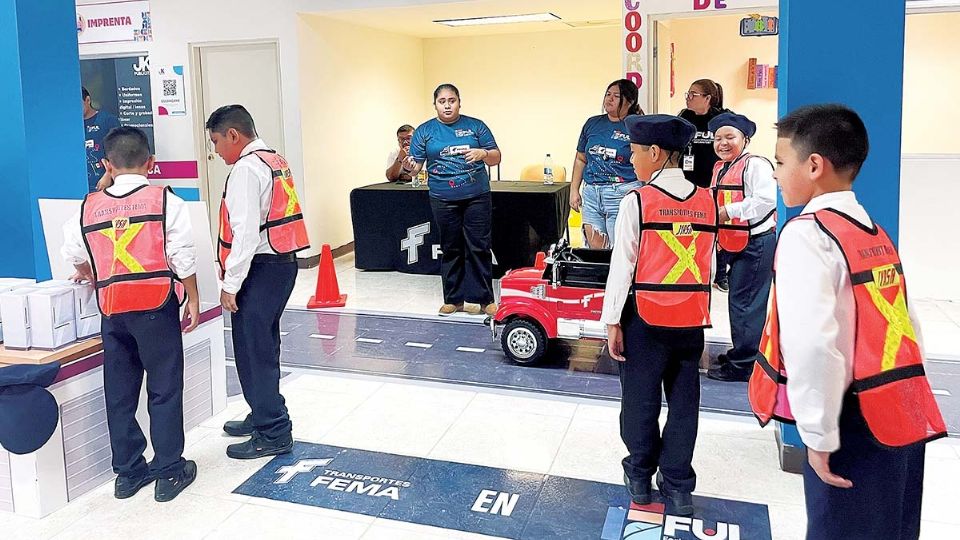 Niños visitan la UAT