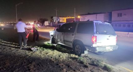 Borracho tumba arbotante en la Carretera Aeropuerto; alega que le dieron 'un cerrón'