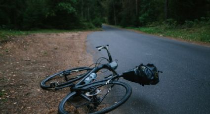 Hombre muere en la calle mientras transitaba con su bicicleta en Nuevo León