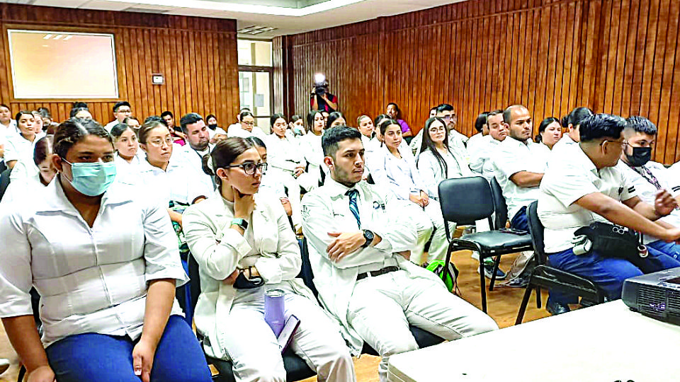 Serán 900 horas de capacitación las que reciban para ser médicos y enfermeras.