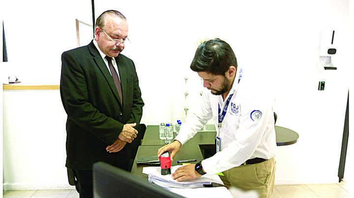 Denuncia a Fiscal por tráfico de influencias