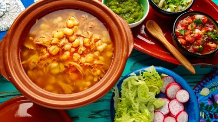 ¿Vas a hacer pozole en la noche mexicana?; ve quiénes no deben comerlo