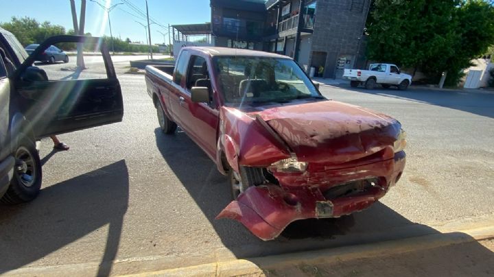 Colonia Los Aztecas: se descuida y destroza su Frontier; conductor huye y abandona vehículo
