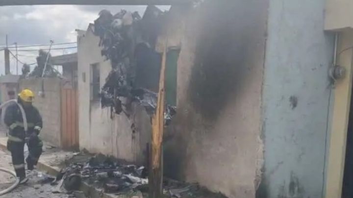Avioneta impacta contra casa y se incendia; sus tres tripulantes mueren calcinados | VIDEO