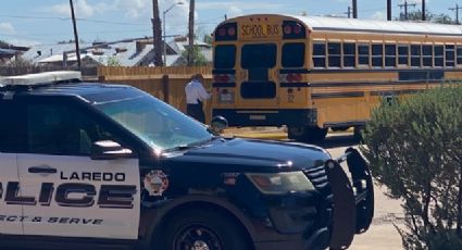 Vuelve a chocar autobús escolar con tren en Laredo; quería ganarle el paso