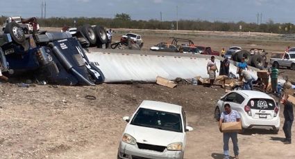 Vuelca tráiler cargado de camarón y hacen rapiña en Ciudad Victoria | FOTOS