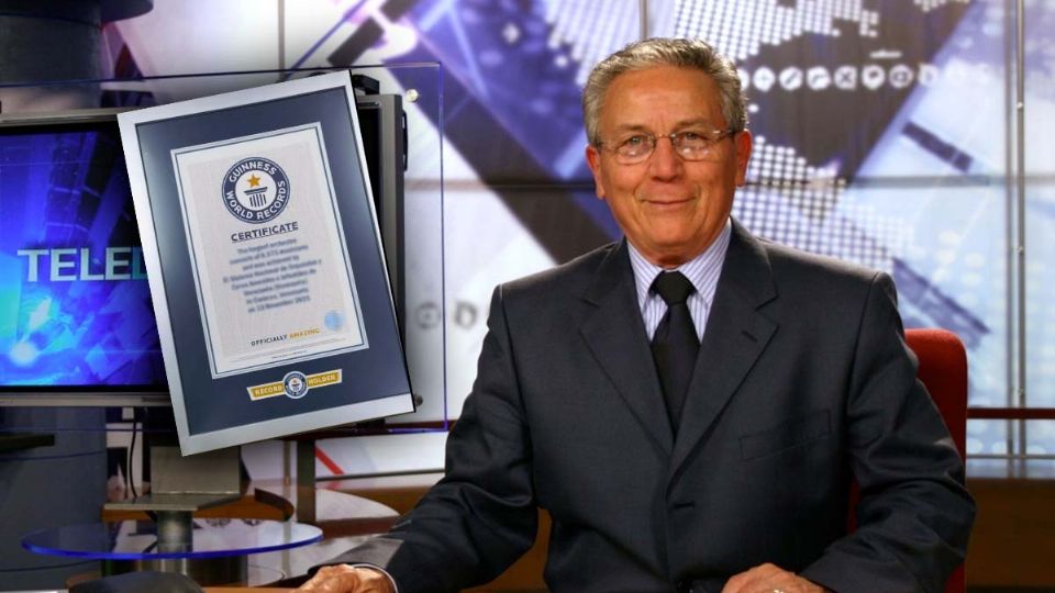 El conductor de Telediario, el arquitecto Héctor Benavides tiene un récord Guinness