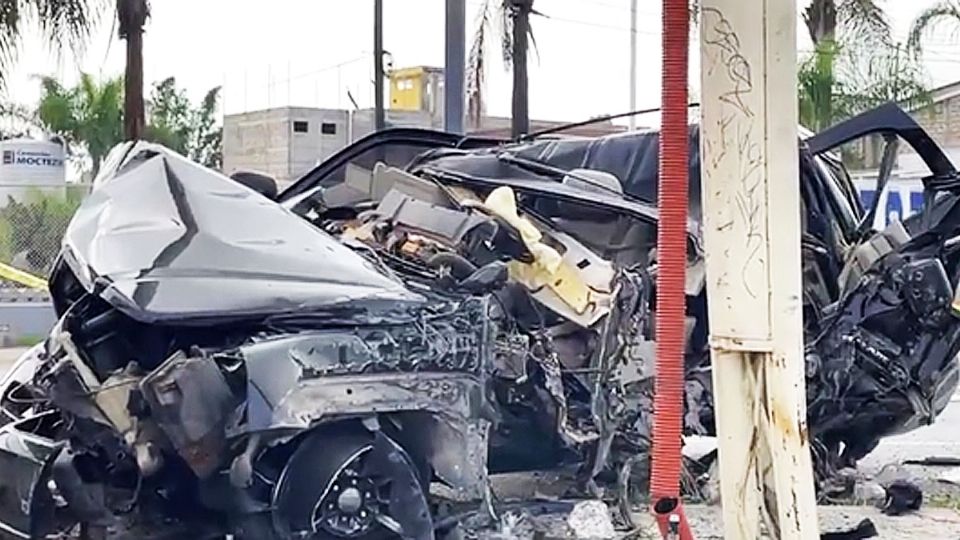 La camioneta quedó totalmente destrozada