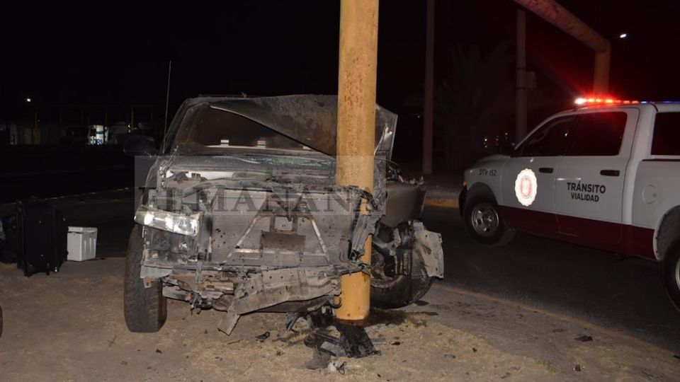 Dos personas se salvan de milagro al sufrir accidente en la Carretera Nacional.