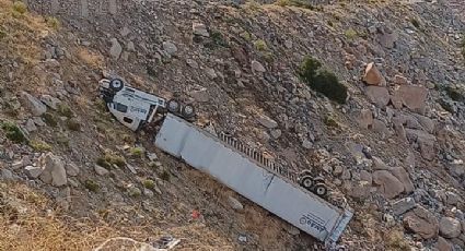 MOMENTO EXACTO: tráiler cae a barranco en La Rumorosa | VIDEO