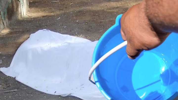 Mujer muere mientras cargaba cubeta con agua: no tenía servicio