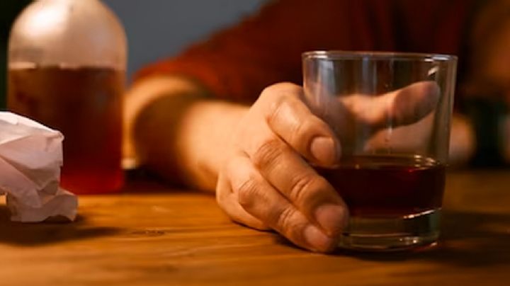 Llevaba días tomando Tonayán; dormita en su camioneta, lo llevan al hospital y ahí fallece