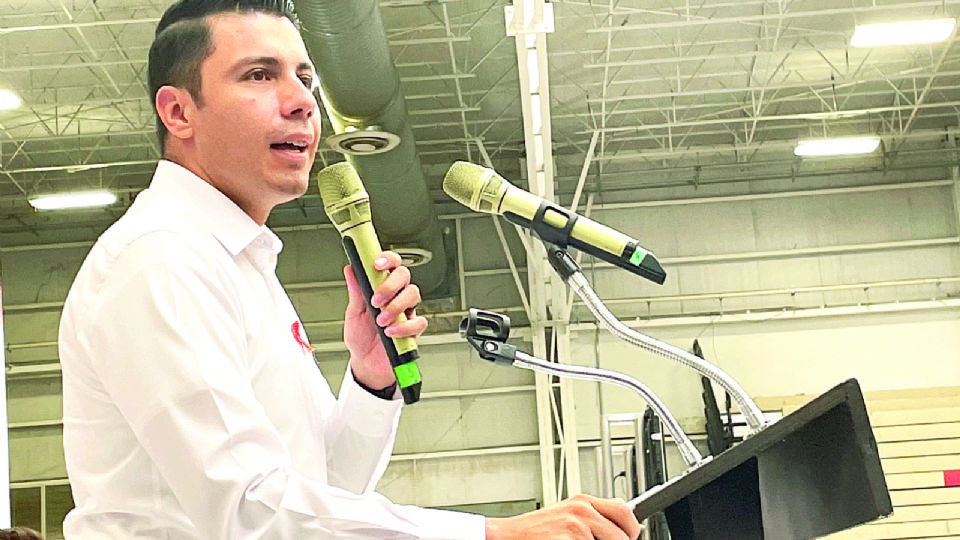 Salvador Hernández Carrillo, director de la escuela primaria Ernesto Guajardo Salinas.