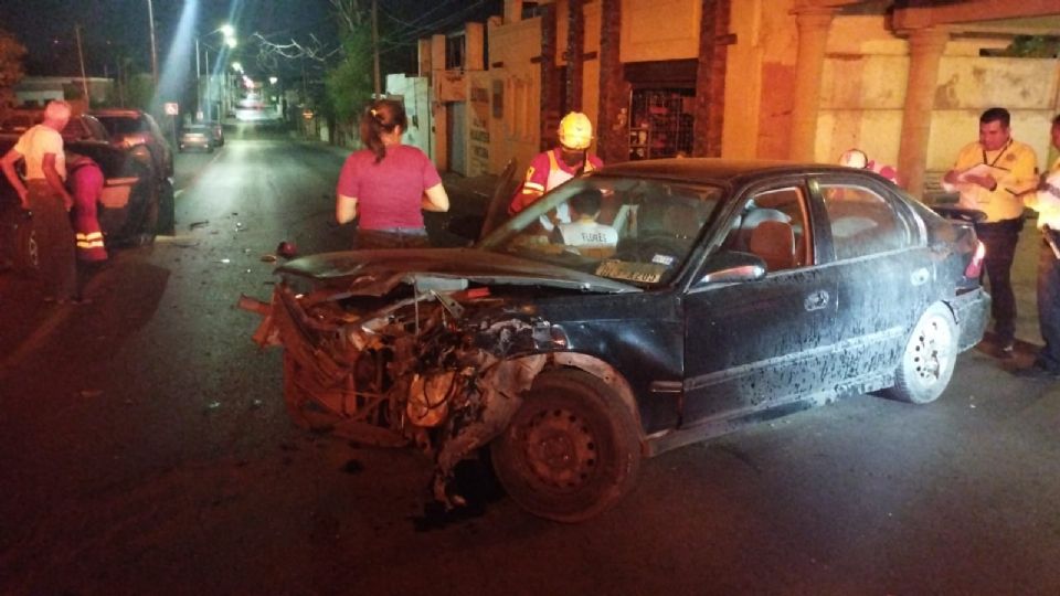 Choque en Nuevo Laredo, deja cuantiosos daños