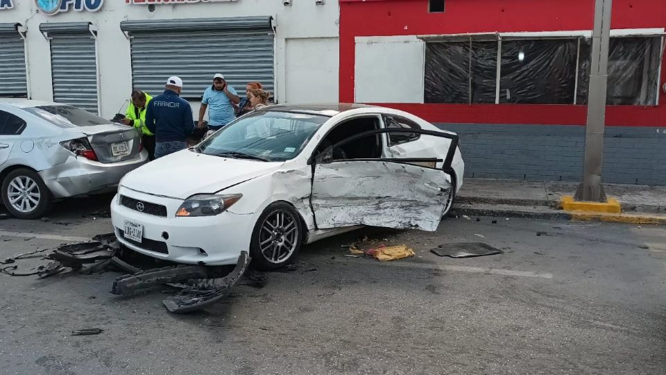 La imprudencia del joven al volante causaron el aparatoso accidente en el que salió lesionado por el encontronazo