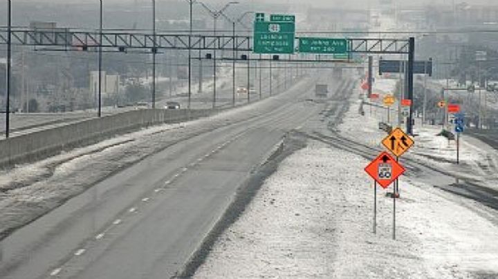 ¿Vas a viajar a Texas? Estas son las principales carreteras cerradas por congelamiento