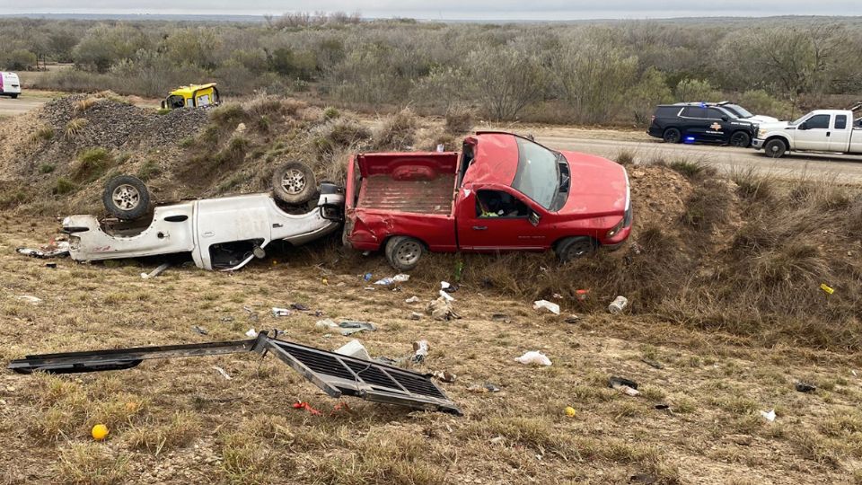 Una doble volcadura cobró la vida de una persona al norte de Laredo