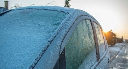 Tormenta invernal: Así debes quitar el hielo del parabrisas de tu automóvil para no rallarlo