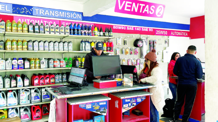 Helada en Nuevo Laredo: automovilistas se previenen y protegen sus autos