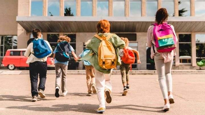 ¿Puedo inscribir a mi hijo en una escuela de Estados Unidos con visa de turista?