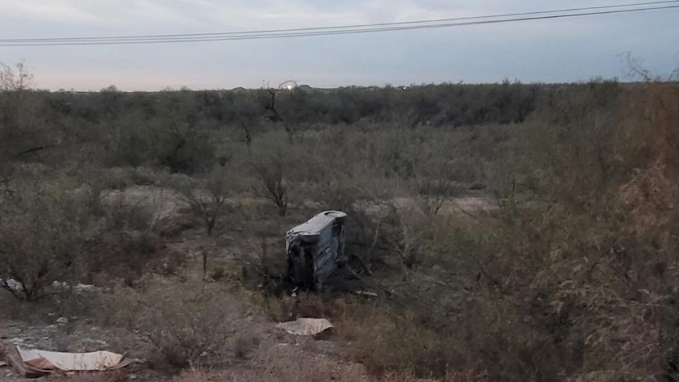 Un auto volcó en Camino A Las Minas esta mañana de jueves 18, el conductor sufrió lesiones que no ponen peligro su vida, los agentes de la Sección Oeste de la Patrulla Fronteriza, le auxiliaron.