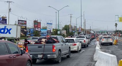 Empieza retorno de paisanos por Nuevo Laredo; largas filas en puentes