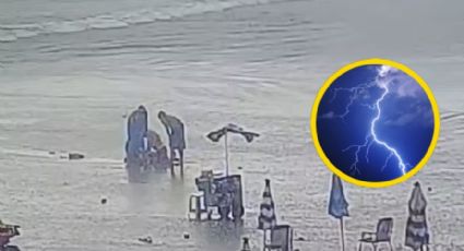 Rayo fulmina a abuelita en la playa; descarga se lleva a 7 personas heridas | VIDEO