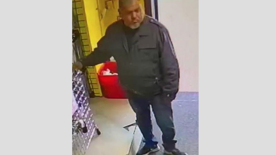 Lo buscan por robo hormiga en comercio de Laredo.