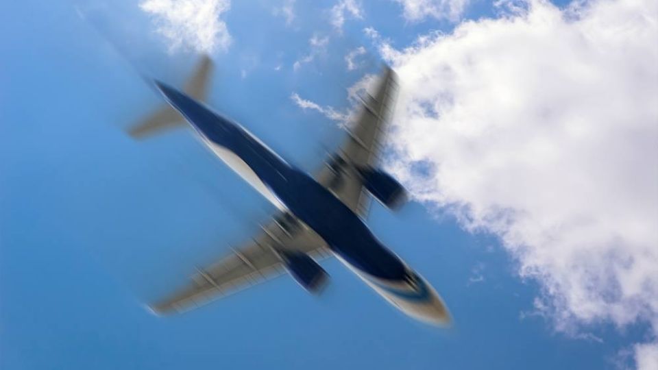 El avión perdió contacto con la torre de control a tan solo minutos de haber despegado de la pista