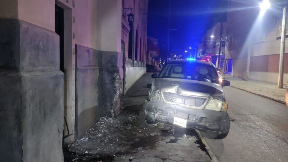 El uso de la camioneta por primera vez, le dieron una seria lección a la conductora aprendiz en este accidente