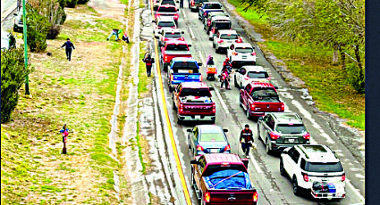 Retornan paisanos y saturan puentes de Nuevo Laredo