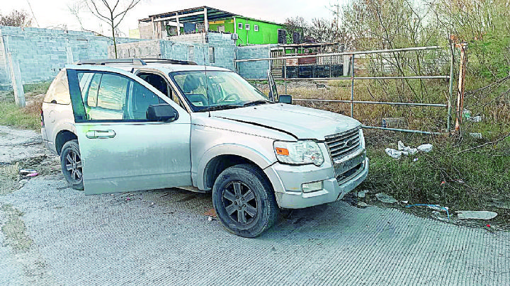 Por olores fétidos, mujer descubre a su hermano muerto en camioneta al poniente de Nuevo Laredo