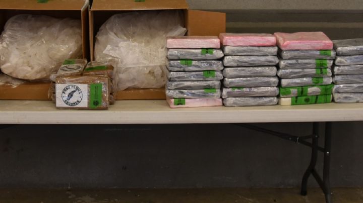 Decomisan cargas millonarias de droga valuadas en 3.6 mdd escondidas en autobús y molcajetes