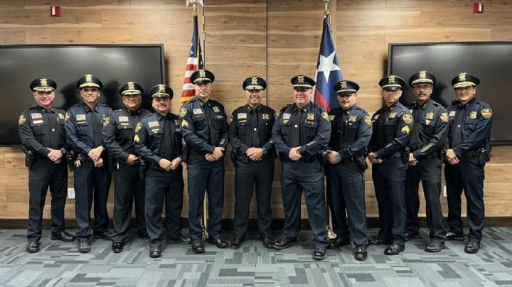 Promueven a elementos de la Policía de Laredo; hay nuevos Capitanes y Tenientes